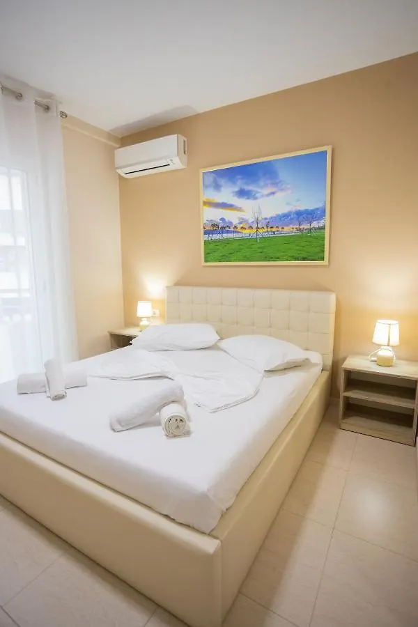Jordan'S Hotel Влёра 3*,